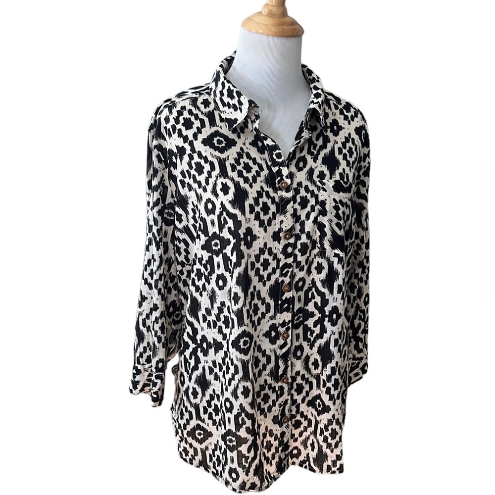 CROFT & BARROW THREE QUARTER SLEEVE BUTTON DOWN SHIRT BLK AND WHT SIZE LARGE